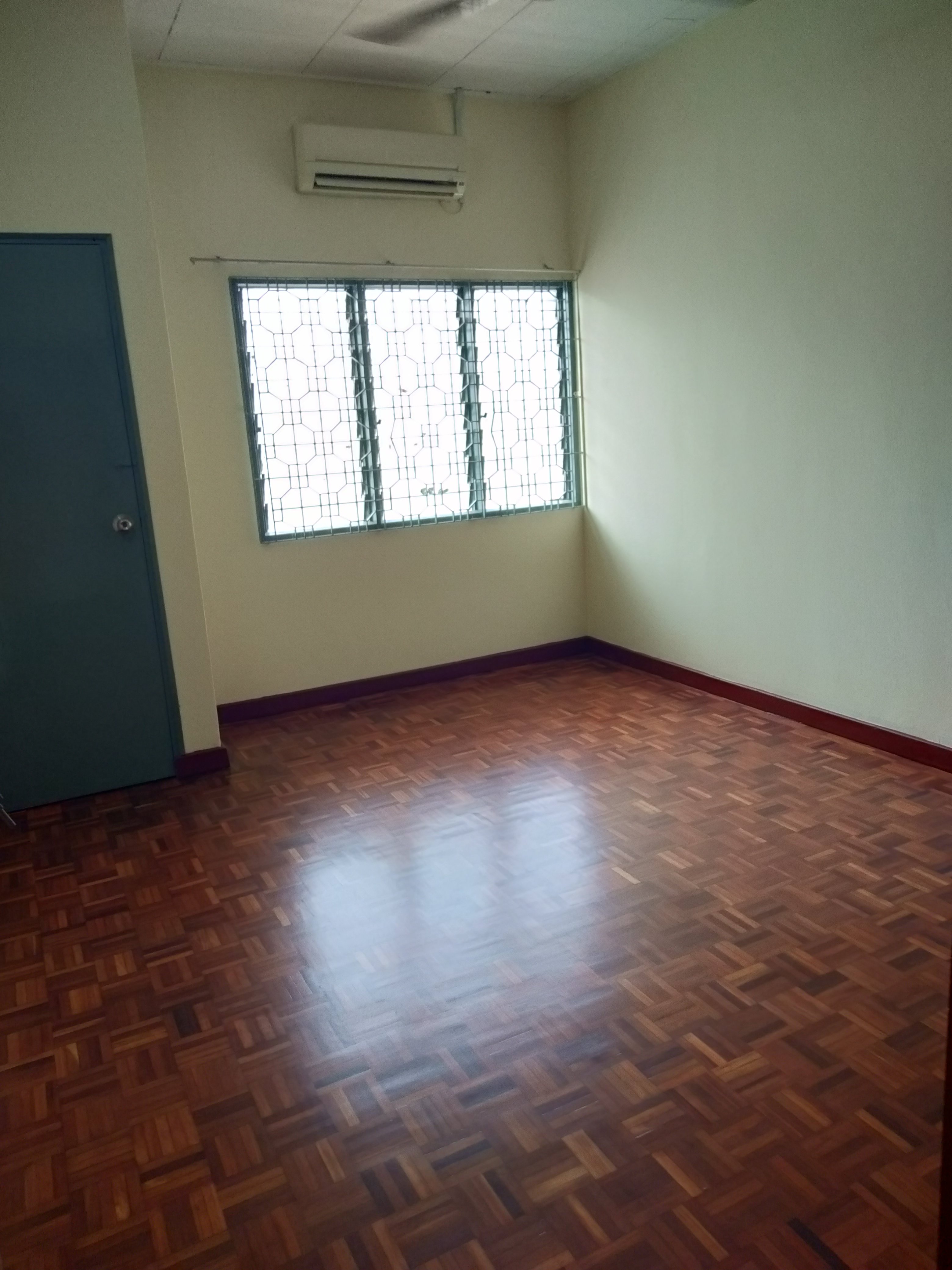Medium Room For Rent At 2 Selangor Petaling Jaya