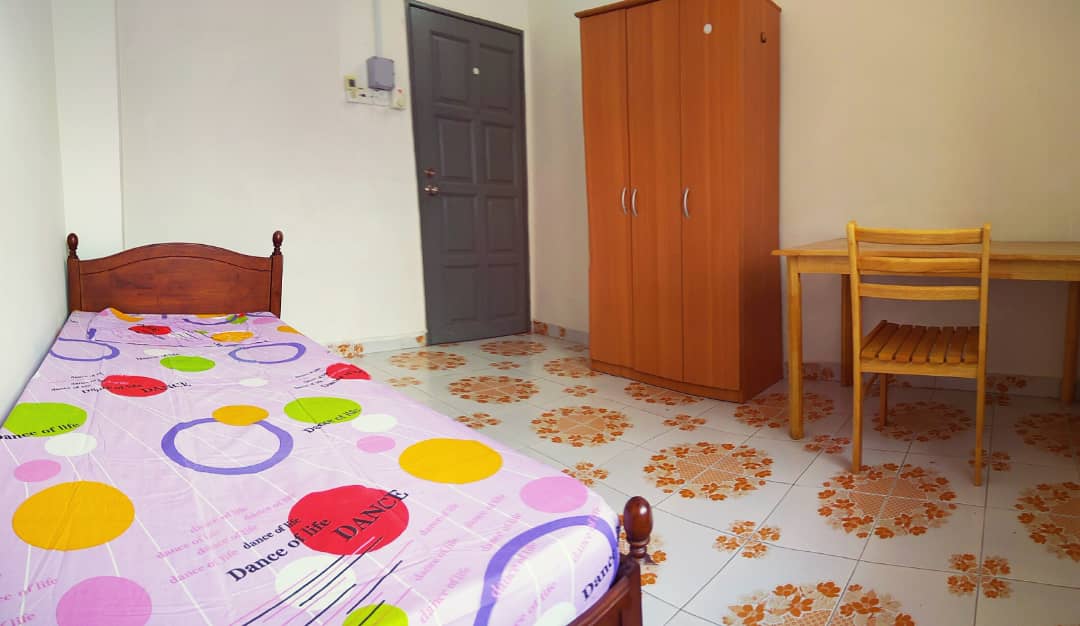 Medium room for rent at , Taman Wawasan, Puchong